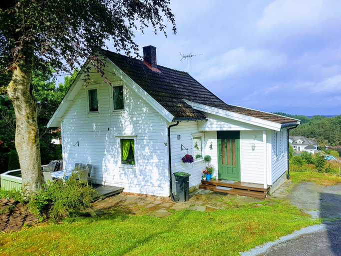 Exterior view, Lille Villa Severin, Bømlo