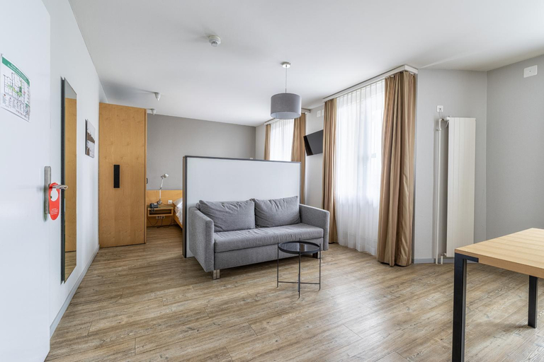Bedroom 3, Royal Hotel, Basel
