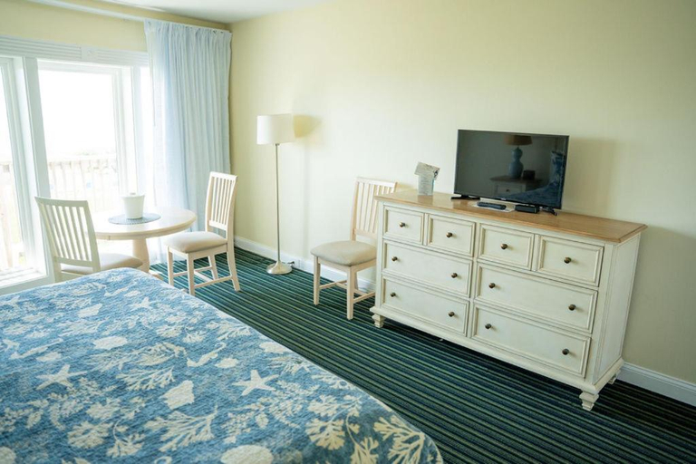 Bedroom 2, Surf & Sand Beach Motel, Barnstable