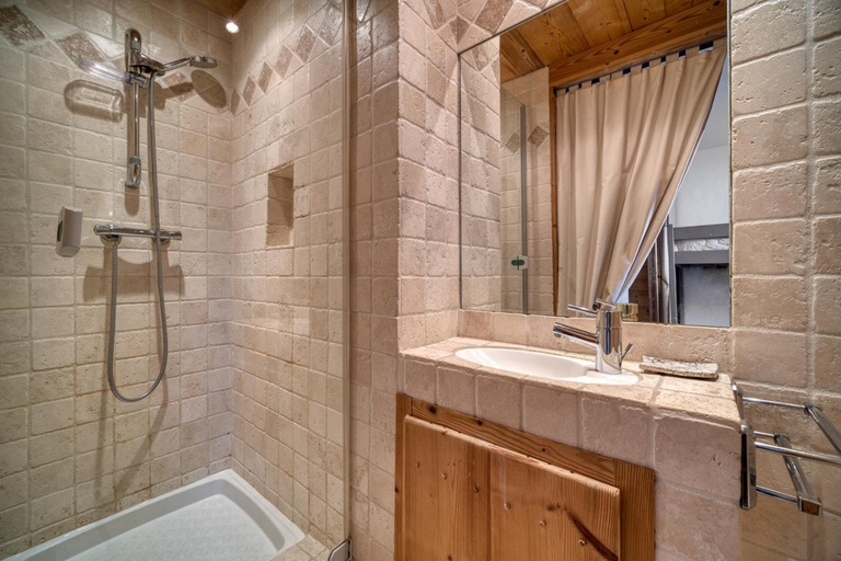 Bathroom 3, Appartements dans le Chalet Nessa - Combloux, Haute-Savoie