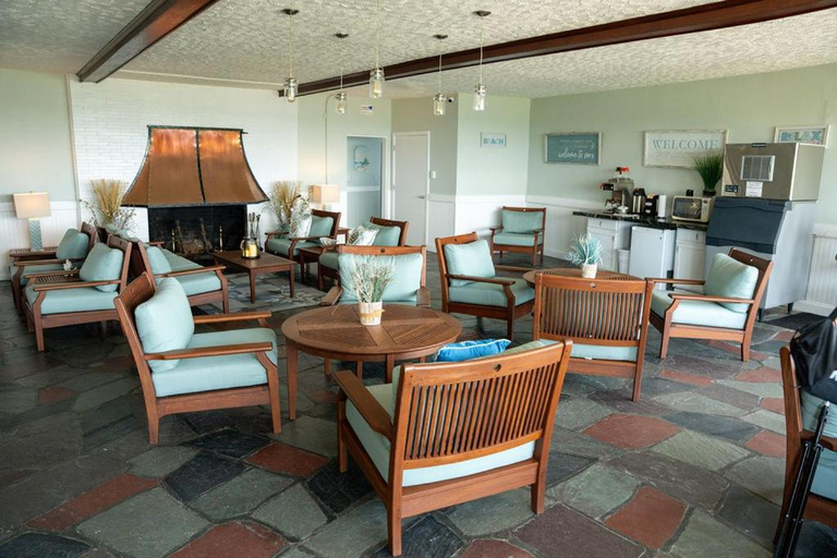 Food & Drinks, Surf & Sand Beach Motel, Barnstable