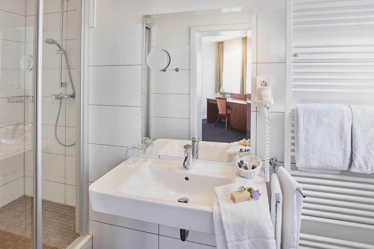 Bathroom 4, Lindenwirt, Rheingau-Taunus-Kreis