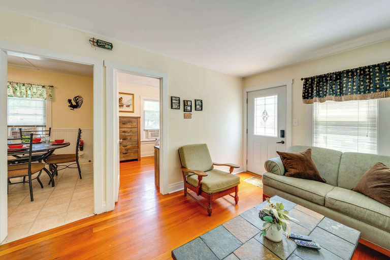 Living area 3, Como Cottage - Stay for 6!, Walworth