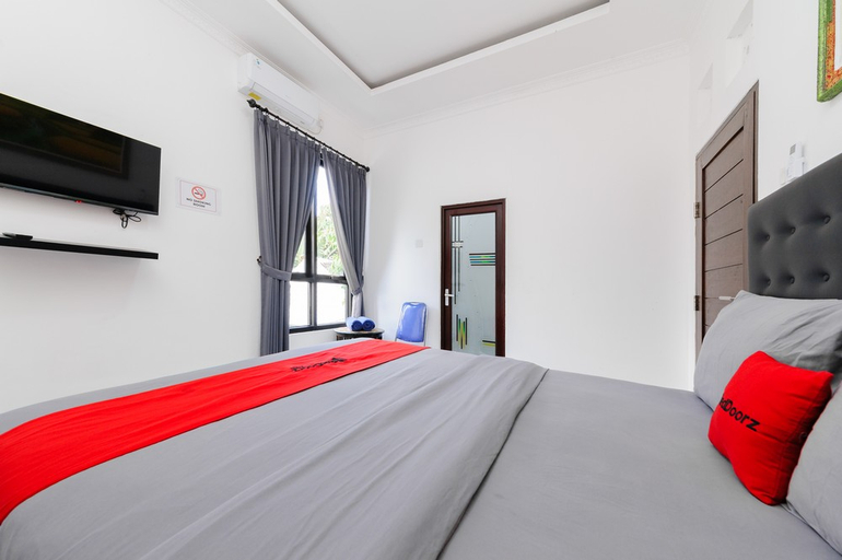 2, RedDoorz @ Lotus House Seminyak, Badung