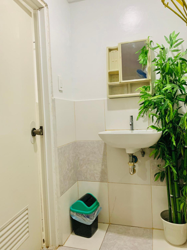 Bathroom 4, Krizma Inn, El Nido