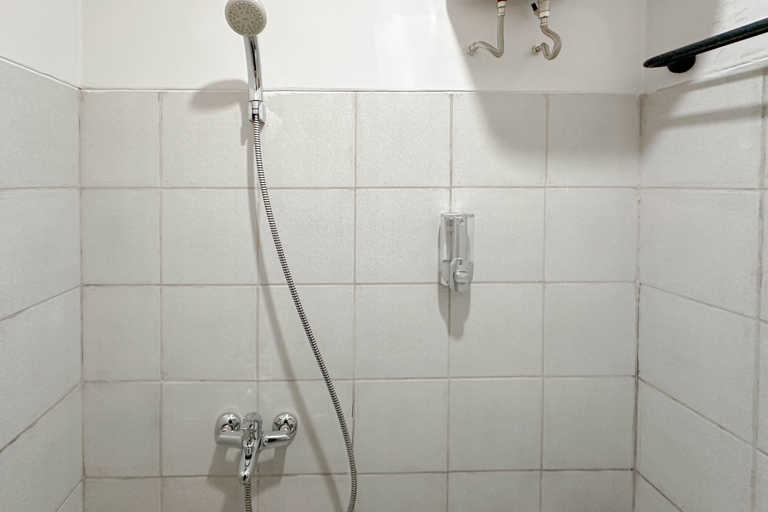 Bathroom 5, Studio near Muhammadyah University at Begawan Malang Apartment By Travelio, Malang