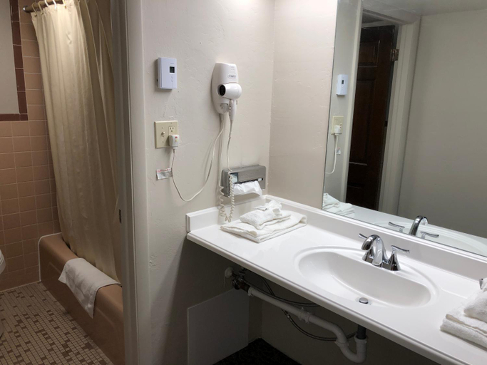 Bathroom, Dunes Inn Alamosa, Alamosa