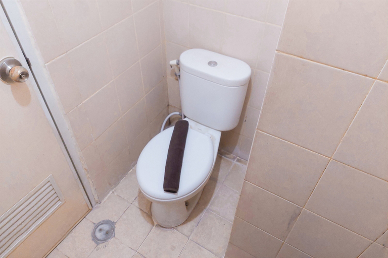 Bathroom 4, Fancy And Nice Studio At Serpong Greenview Apartment, Tangerang Selatan