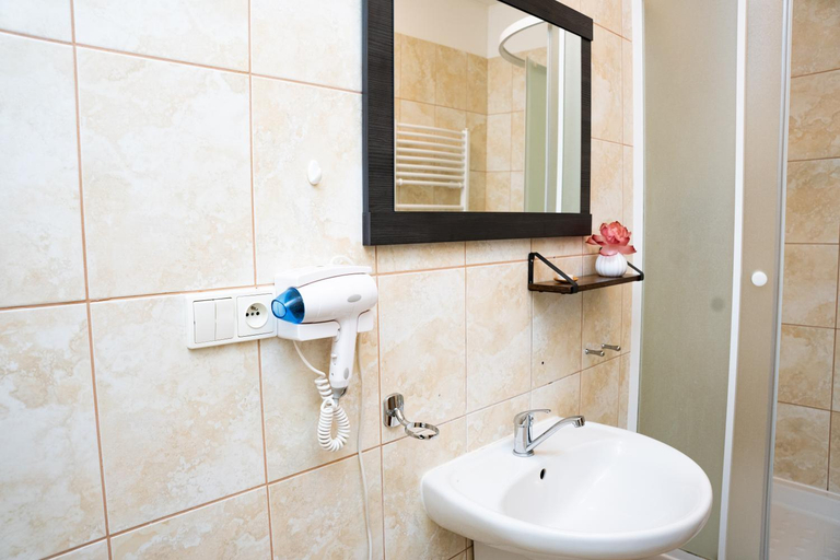 Bathroom 4, Hotel Arko, Praha 8