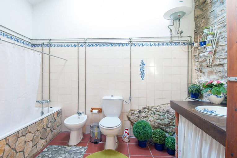 Bathroom 3, Casa de Chanca, Penela
