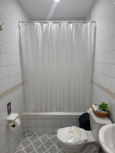 Bathroom 4, Hotel Ocean View, Tola