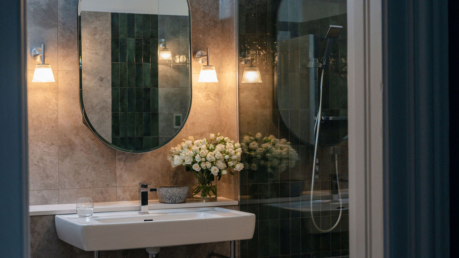 Bathroom 4, Yallungah Boutique Hotel by Travellers, Orange