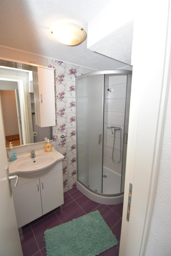 Bathroom 3, Apartmani Mihaela, Šibenik