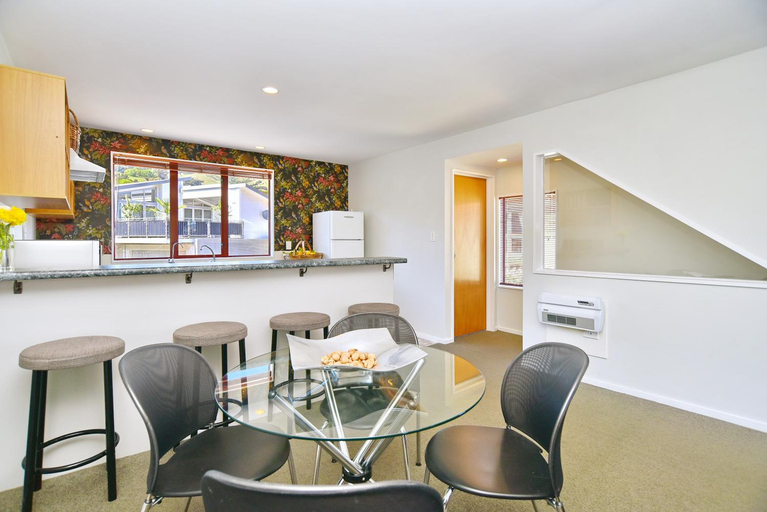 Food & Drinks 4, Central Akaroa Retreat – Balcony & Parking -Tumeke, Christchurch