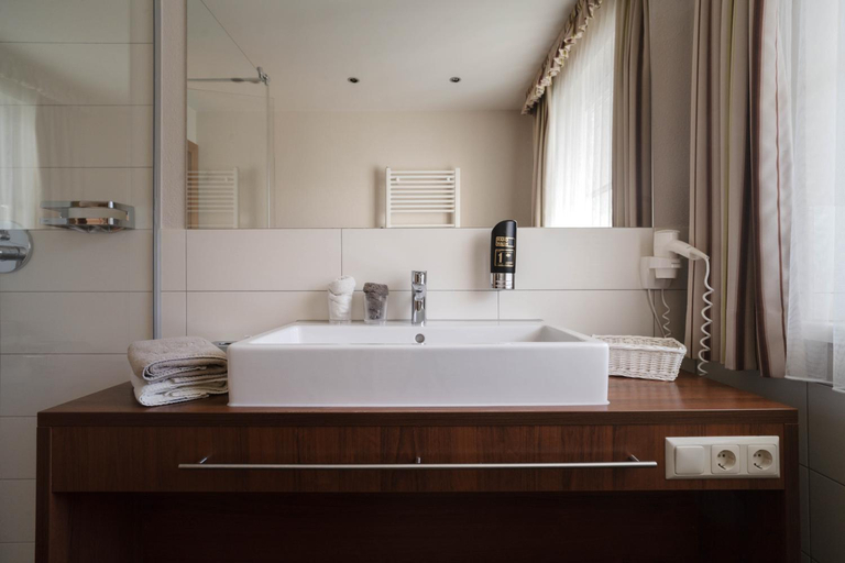 Bathroom 4, Hotel Jennys Schlossl, Landeck