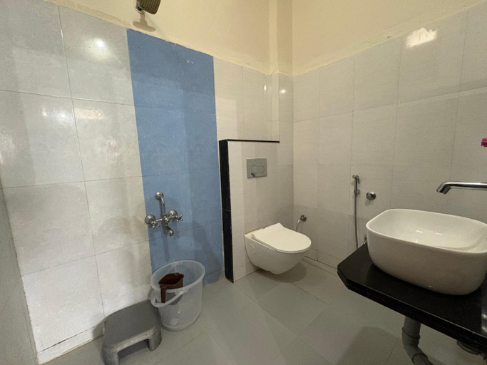 Bathroom 5, Hotel chaitanya, West Nimar