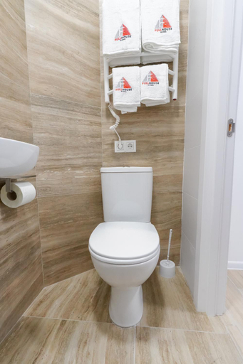 Bathroom 3, Апартаменти MYFREEDOM поруч із метро Бориспільська, Darnyts'kyi