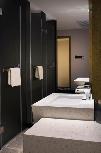 Bathroom 5, Paco Hotel Gangding Metro Guangzhou, Guangzhou