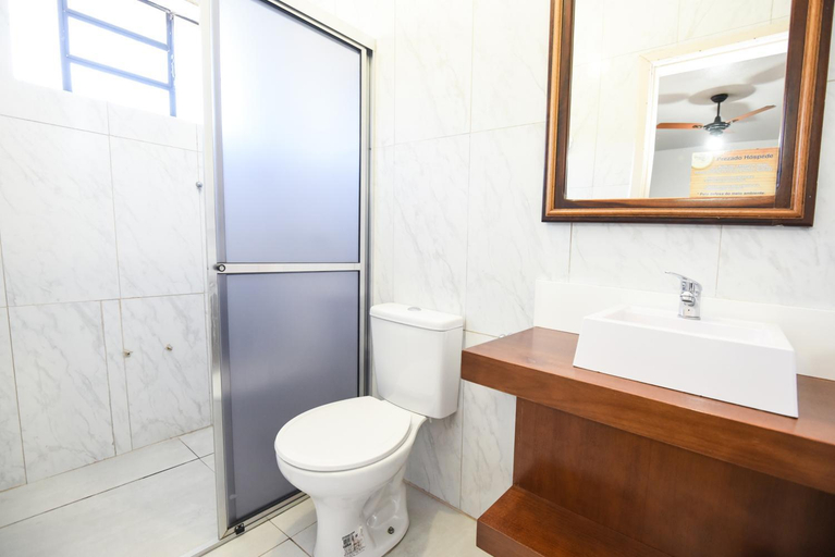 Bathroom 3, Hotel Pequenino, Canela