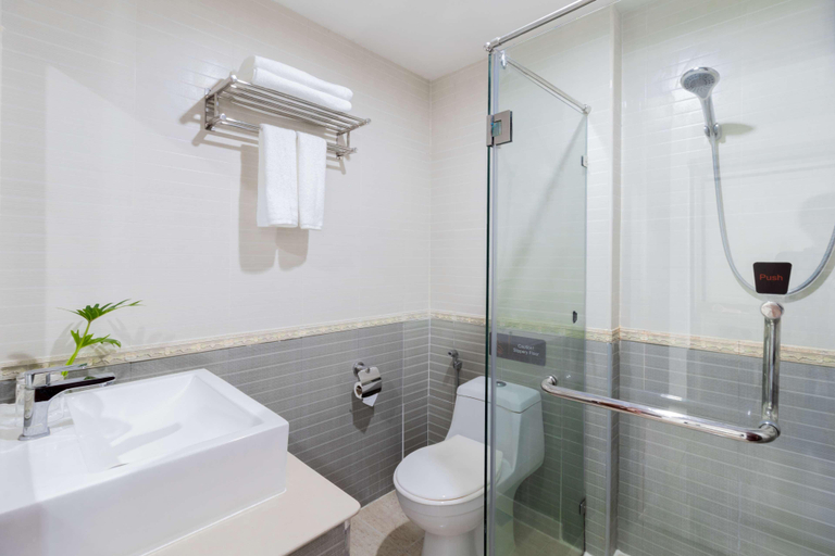 Bathroom 5, SureStay By Best Western Iconic Suvarnabhumi, Bang Bo