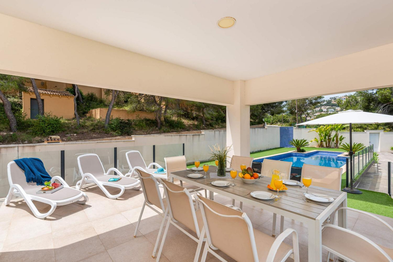 Food & Drinks, Villa Kobe - Plusholidays, Alicante