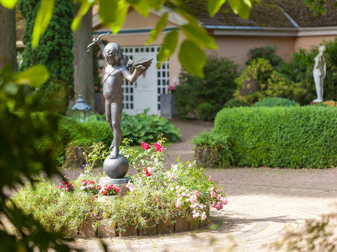 Others 5, Gastehaus Schloss Bothmer, Heidekreis
