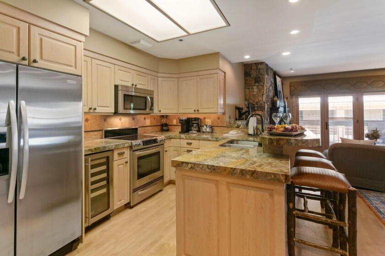 Private kitchen 3, 303 - Studio Royal Plaza by Deer Valley Resort, Summit
