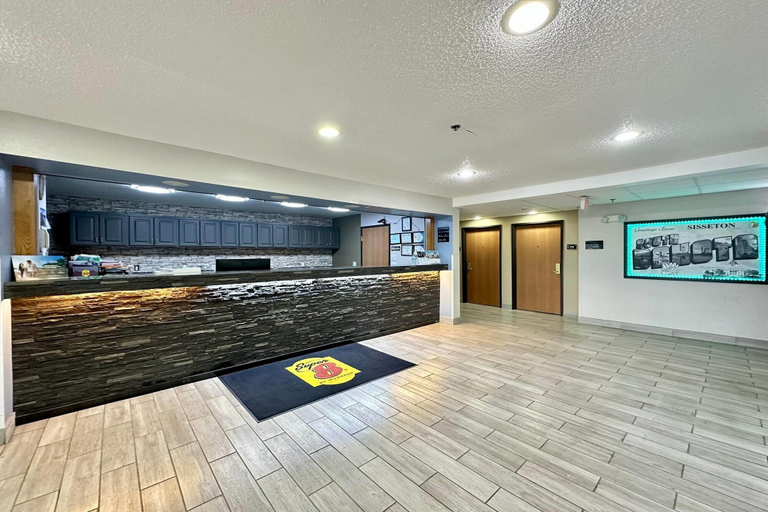 Others 5, Super 8 by Wyndham Sisseton, Roberts