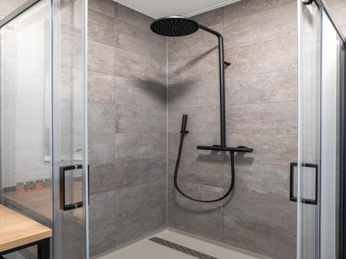 Bathroom 5, Apartment in Sint-Annaland near Beach, Tholen