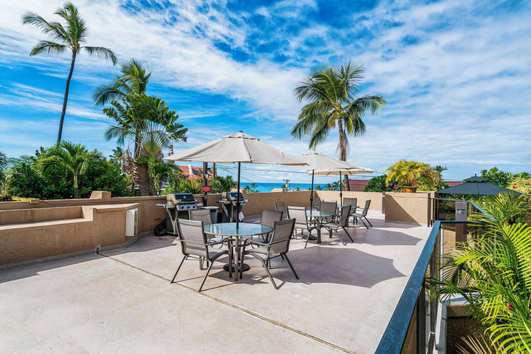 Outdoor dining 5, Hawaiian Unit + Walking Distance to Town - AC & Wifi! - Vrkcv, Hawaii