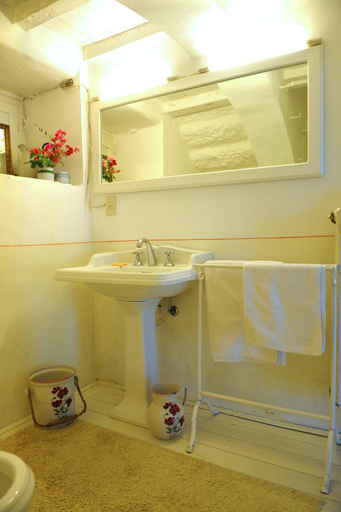 Bathroom 3, Fattoria di Caiano, Florence