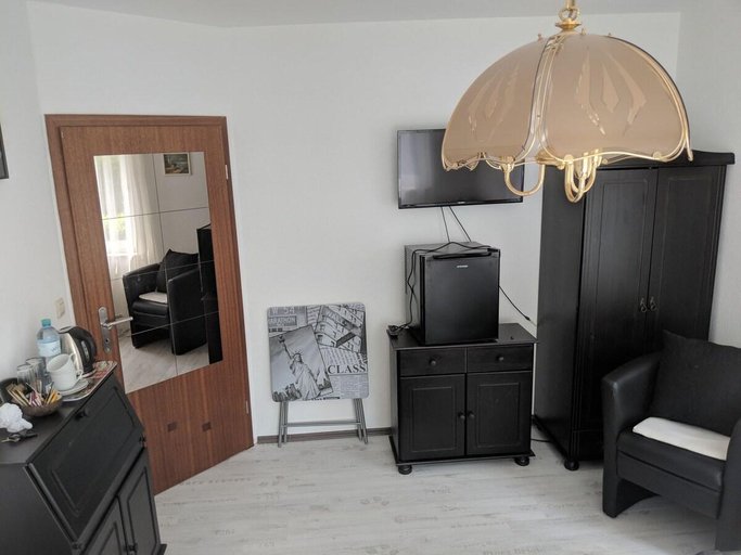 5, Ruhiges Zimmer im Grünen (schwarz/weiß), Berlin