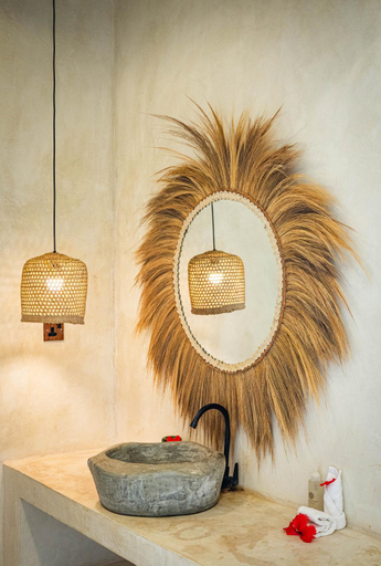 Bathroom 3, Seconda Stella, Kusini
