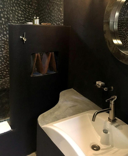 Bathroom 5, Casa Cordelli, Allende