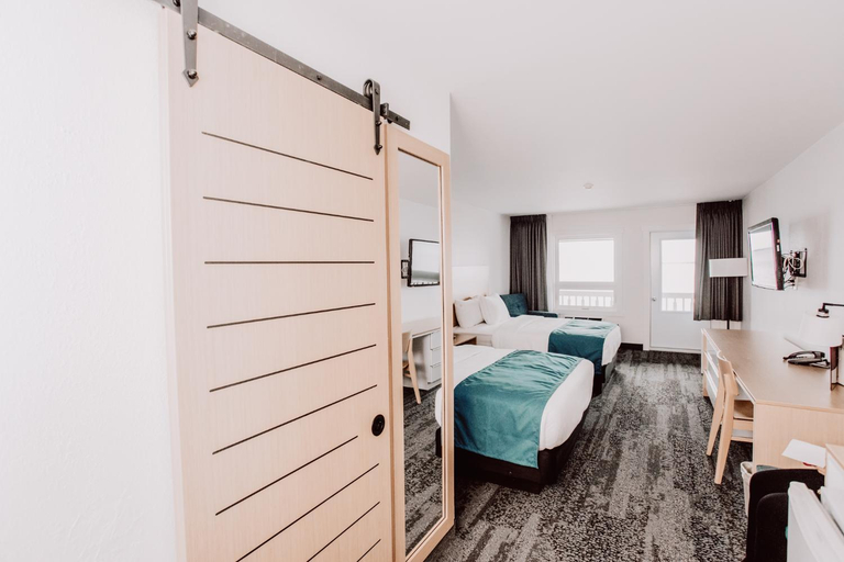 Bedroom 2, La Place Rendez-Vous Hotel, Rainy River