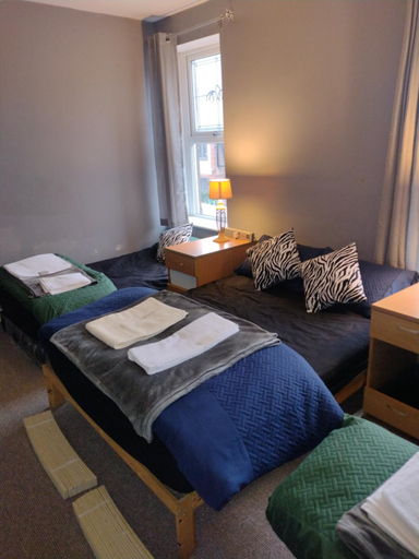 Bedroom 2, Raja's House, Sheffield