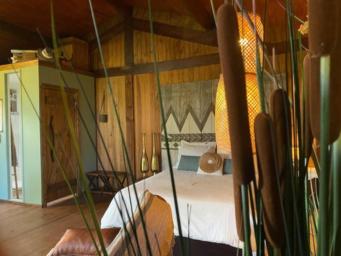 Bedroom 2, Pine Lodge - direct train to Porto, Valongo