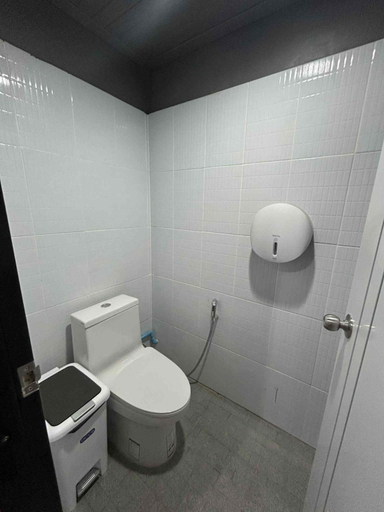 Bathroom 1, Blanco Central, Mueang Krabi