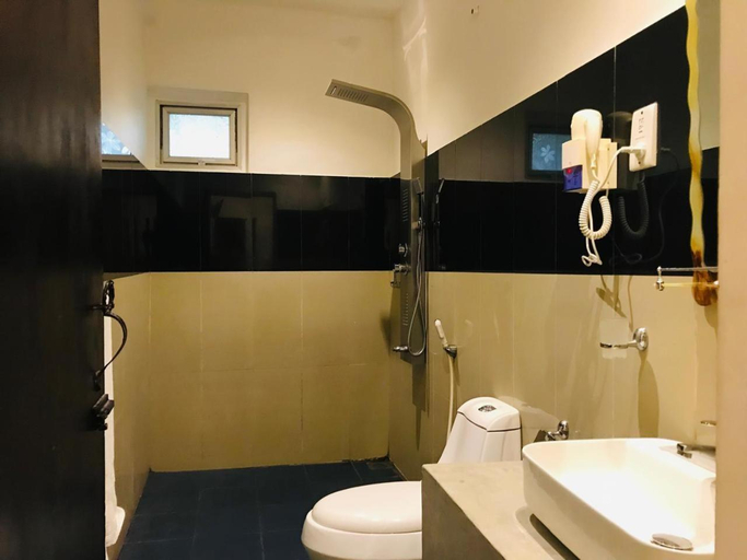 Bathroom 4, Hotel Eden Garden, Dambulla