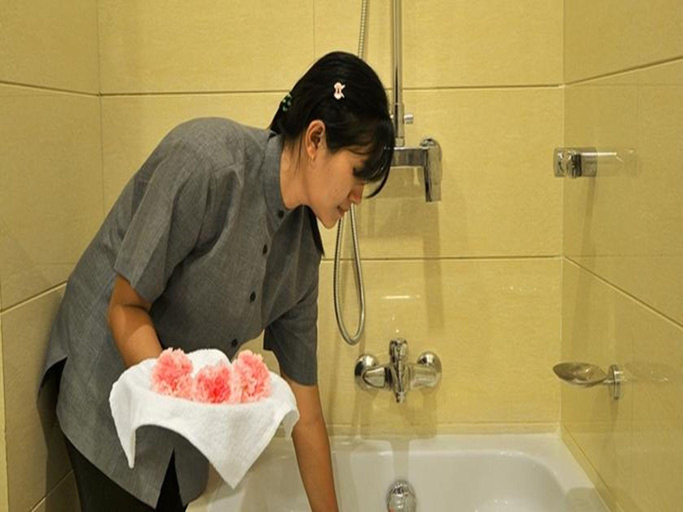 Bathtub, Royal Golden View Hotel, Yangon