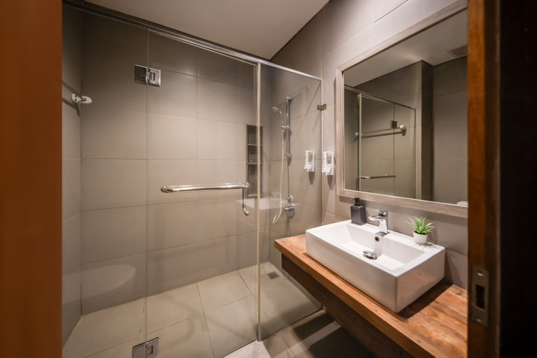 Bathroom 5, Cove Heritage, Tangerang