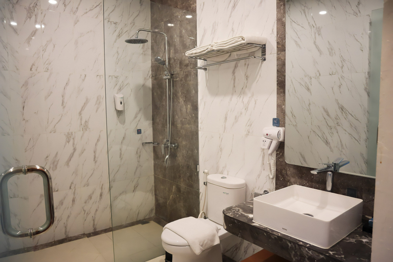 bathroom 4