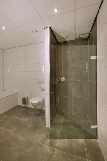 Bathroom 5, Van der Valk Theaterhotel Almelo, Almelo