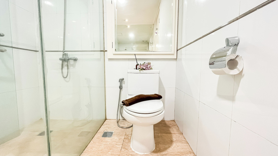 Bathroom 5, Spacious Luxury 2Br Apartment With Extra Room At Fx Residence, Jakarta Pusat