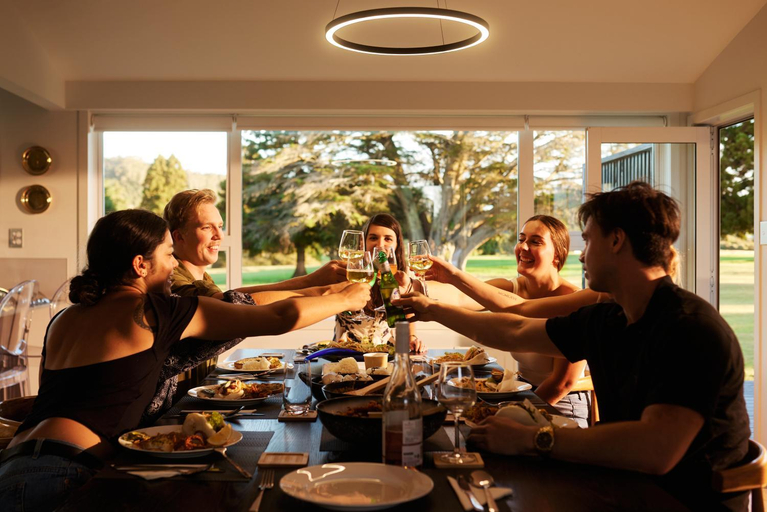 Food & Drinks, Above Par Golf Course Villa with Hot Tub 4bd3bth, Rotorua
