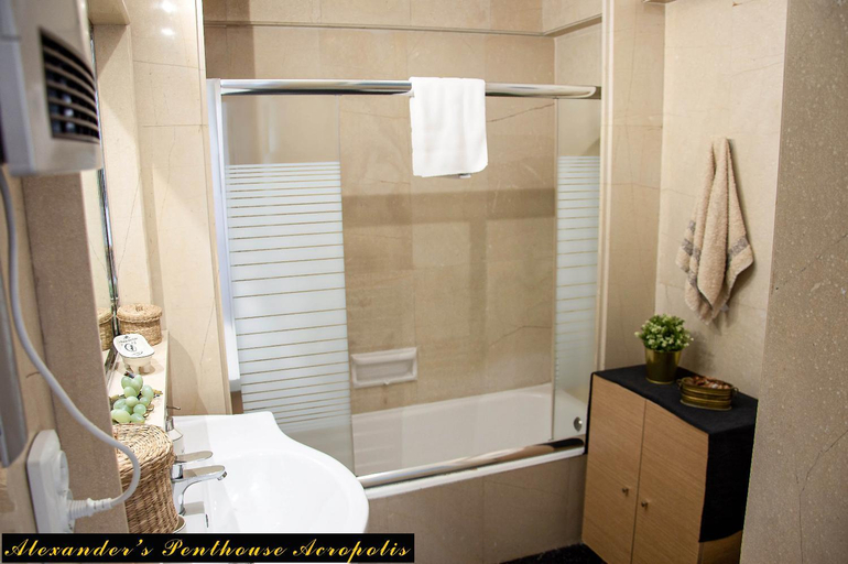 Bathroom 3, Alexander's Penthouse, Attica