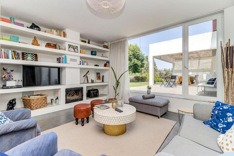 Shared lounge/TV area