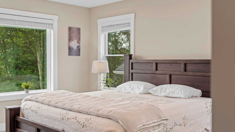 Bedroom 4, Lakeside Serenity by Avantstay Lakefront, Newly Built, Deck w/ Views!, Luzerne