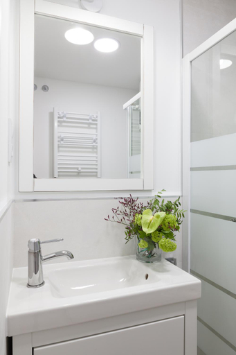 Bathroom 3, Chic & Comfortable Modern Studio in Madrid, Madrid