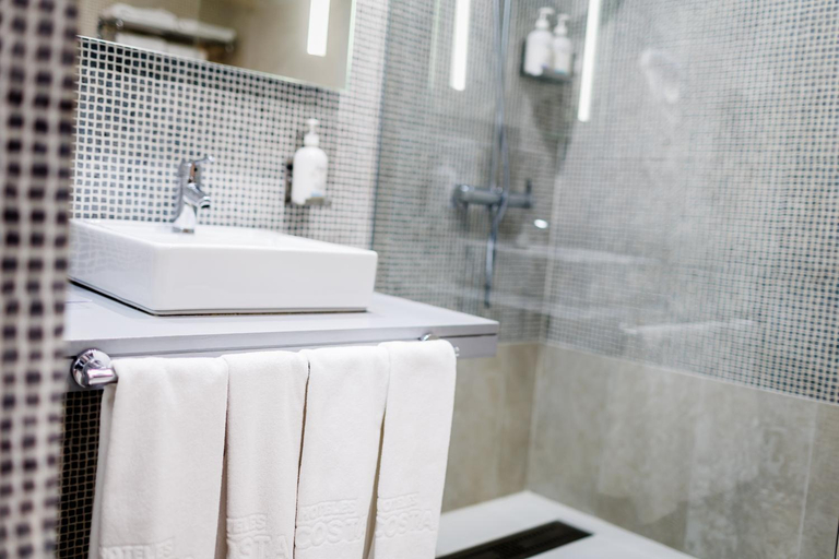 Bathroom 5, Hotel Acosta Centro, Badajoz